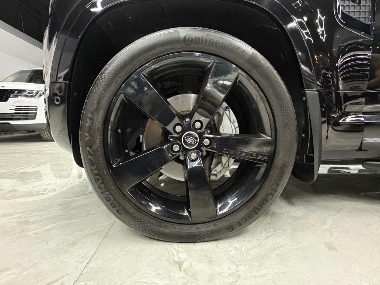 Land Rover Defender P400 110 HSE 3.0L (5 Seater)