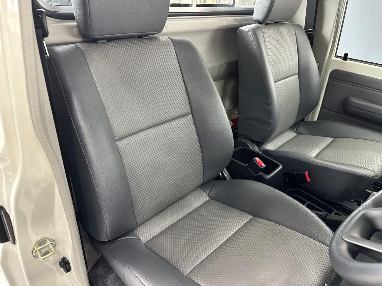 Toyota Land Cruiser Pick Up Toyota LC79 double cabin RHD diesel engine 4.2L white colour