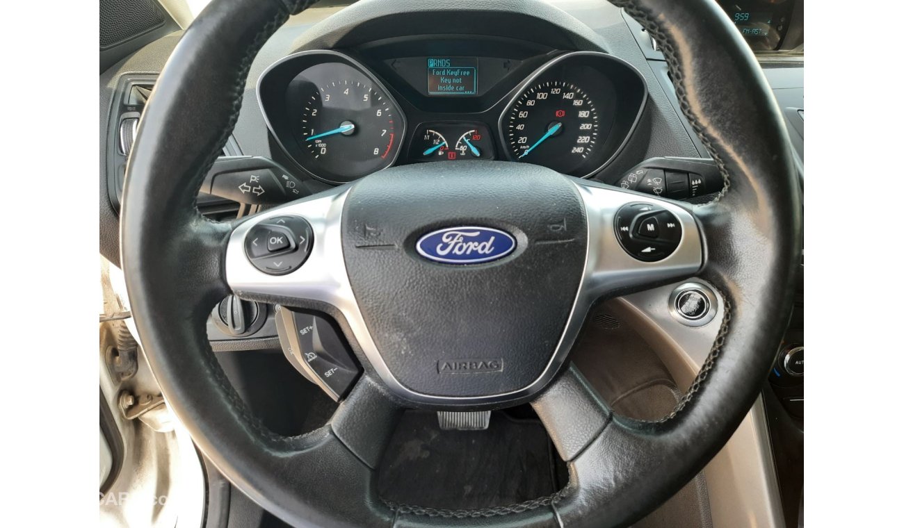 Ford Escape Ford Escape 2015 gcc full automatic for sale
