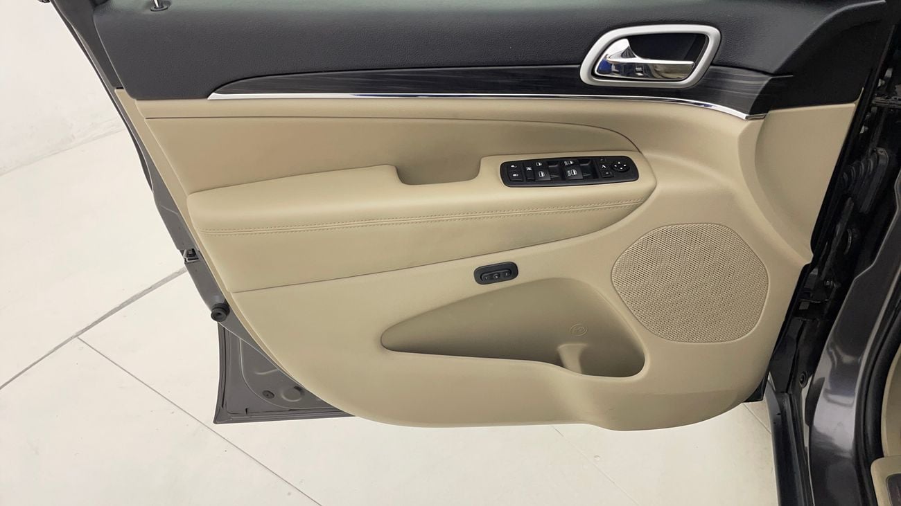 جيب جراند شيروكي LIMITED 3.6 | بدون دفعة مقدمة | اختبار القيادة في المنزل