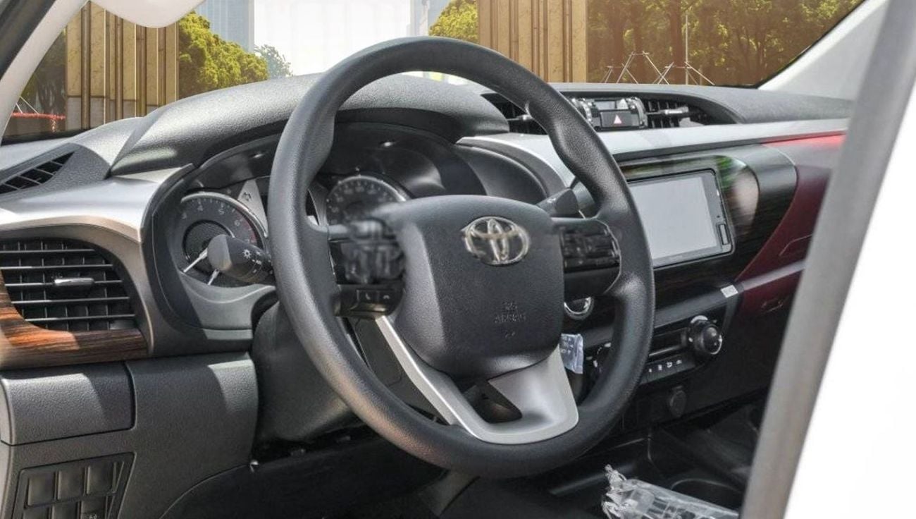 تويوتا هيلوكس 2.7 SR5, DIGITAL AC, ALLOY WHEELS, FOG LAMPS, MODEL 2024