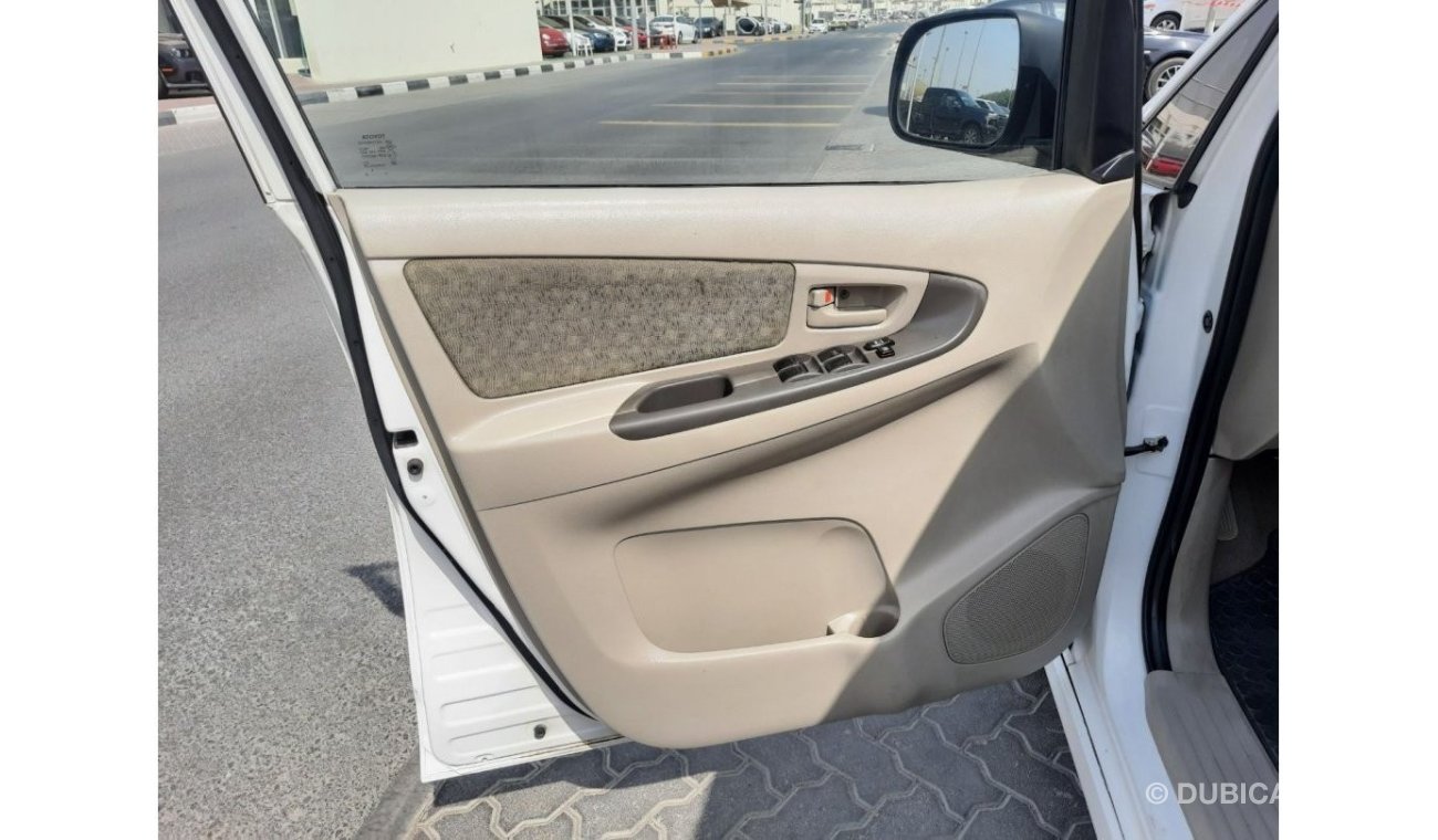 Toyota Innova Toyota Innova 2015 gcc full automatic very celen car