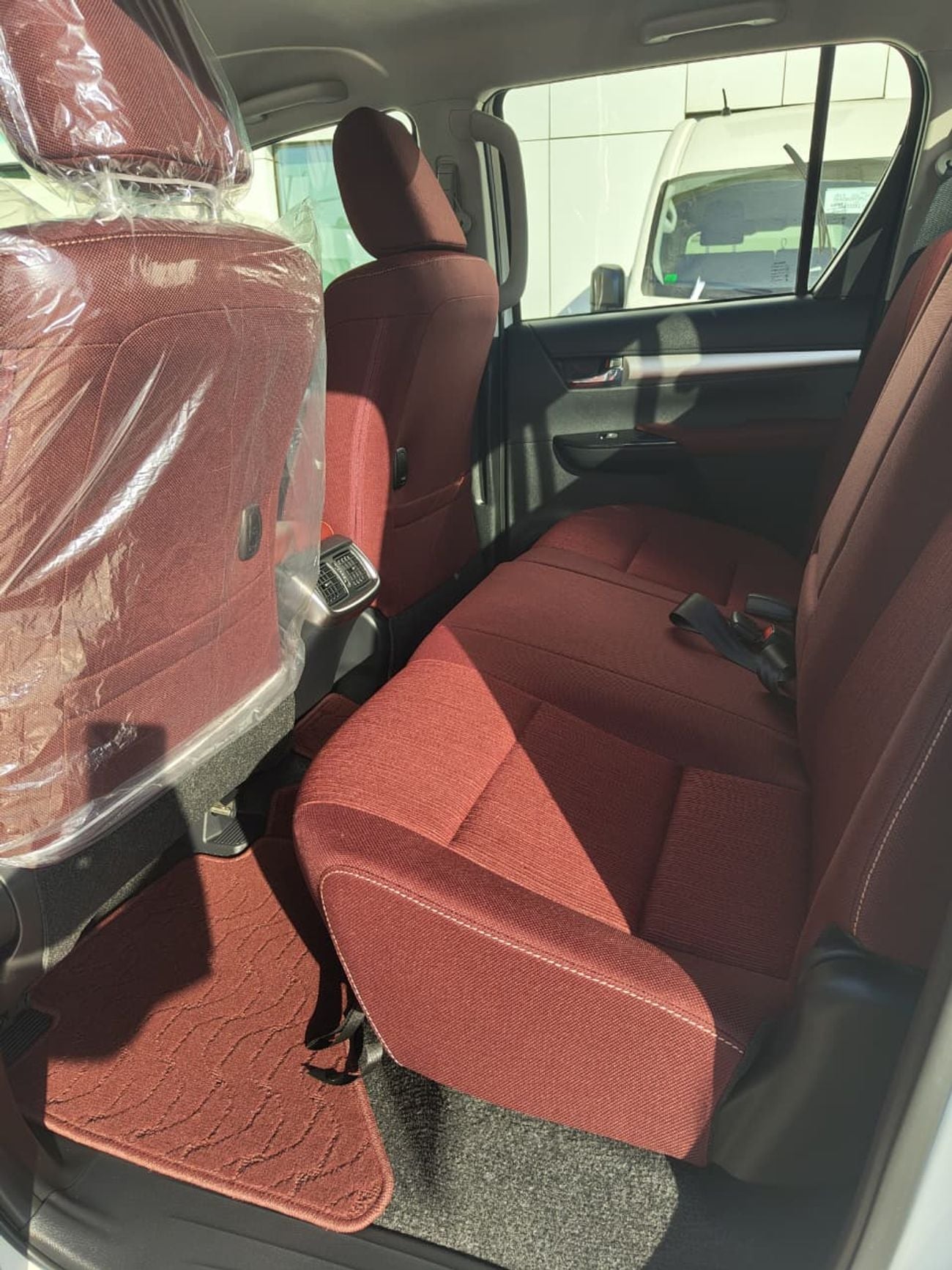 تويوتا هيلوكس 2.7L DC PETROL 4WD GLX AUTOMATIC TRANSMISSION WITH PUSH START ( FOR RE-EXPORT ONLY