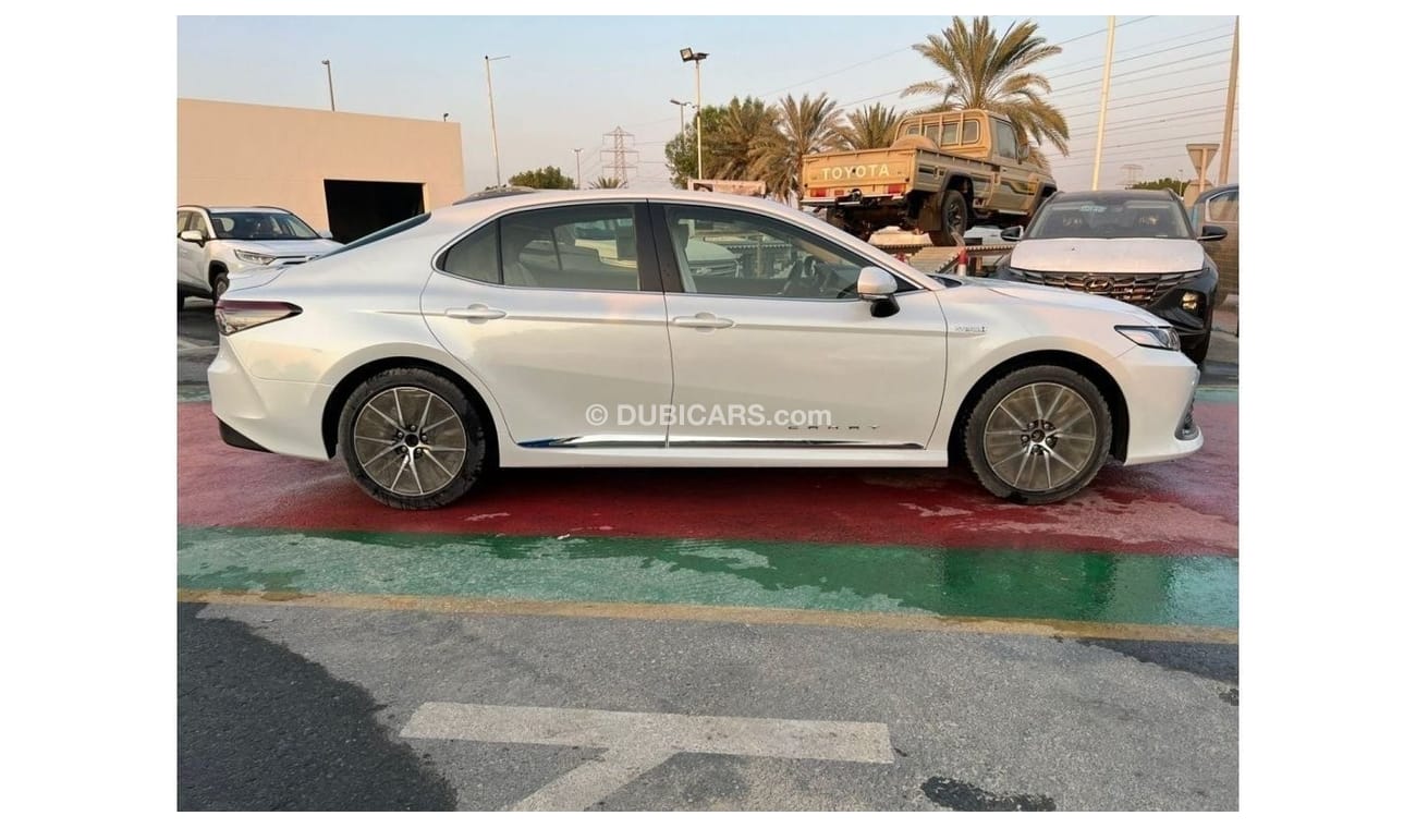 Toyota Camry 2023 GLE (( Hybrid )) White color , 2.5L 4cyl Petrol, A/T, FWD