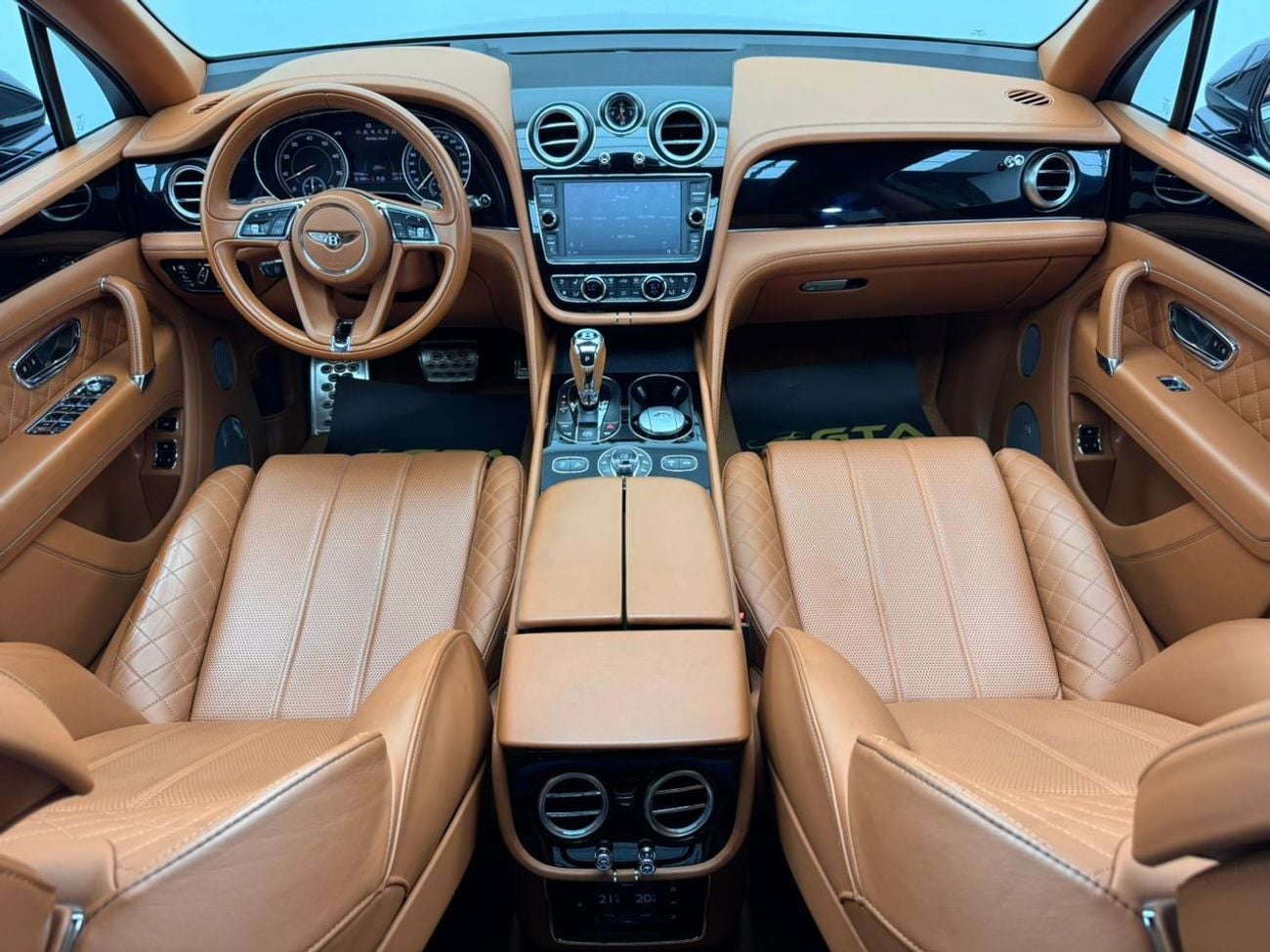 بنتلي بينتايجا 2017 Bentley Bentayga, Full Service History, Feb 2028 GTA Service Pack, Excellent Condition, GCC