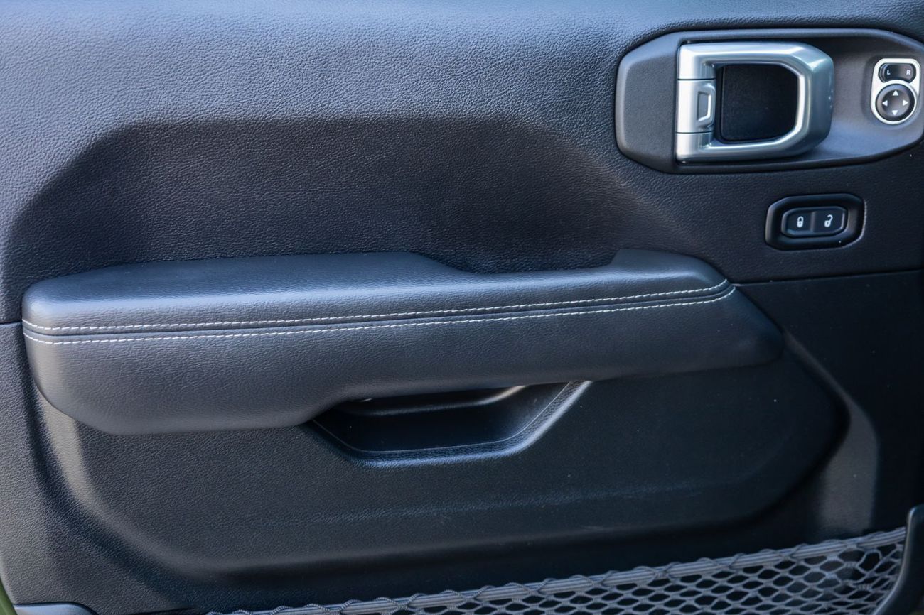 Jeep Wrangler Sahara Plus