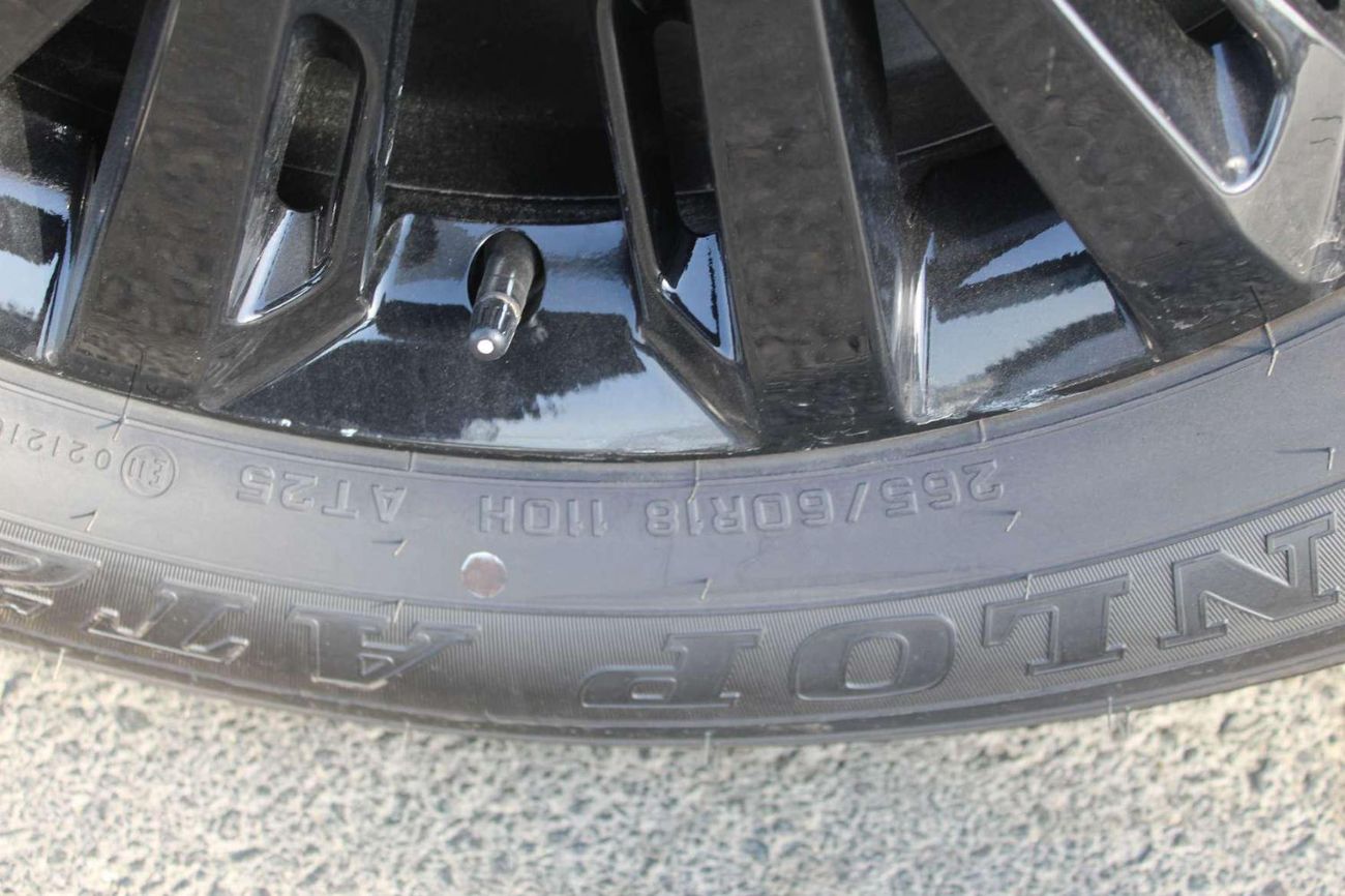 Isuzu DMax 3.0L Crew Cab 4WD LS (A/T) 3.0L DMax GT Crew Cab 4WD LS (A/T)