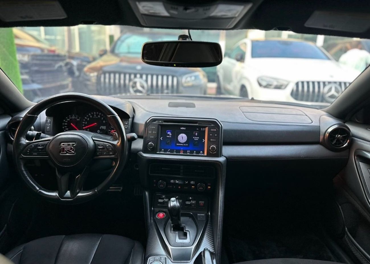 Nissan GTR Std 3.8L (565 HP) NISSAN GTR 2017 perfect condition Full option Full carbon fiber