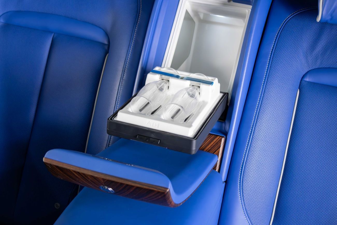 Rolls-Royce Cullinan GCC-VIP Seats-Cobalt Blue Interior-24 Inch Mansory Rims-Blue Calipers