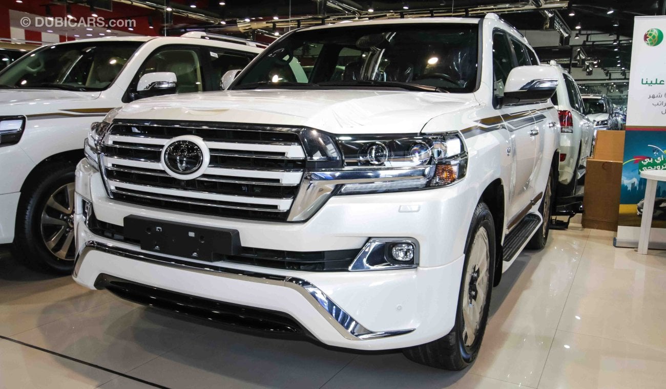 Toyota Land Cruiser VXS White Edition 5.7L V8