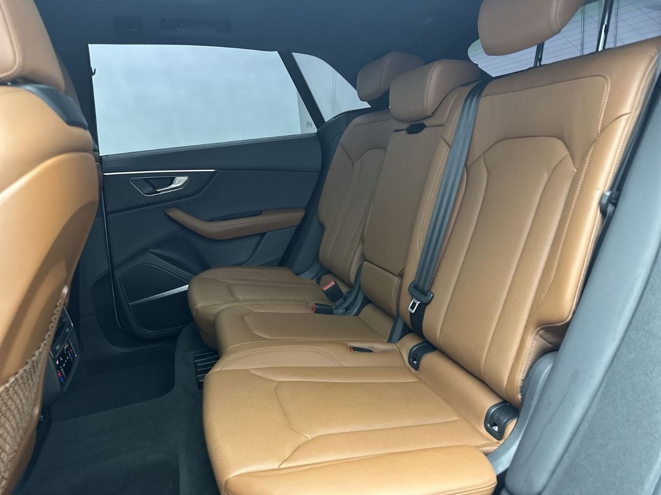 أودي Q8 55 TFSI quattro (340 HP) Luxury (Ref# 07009)