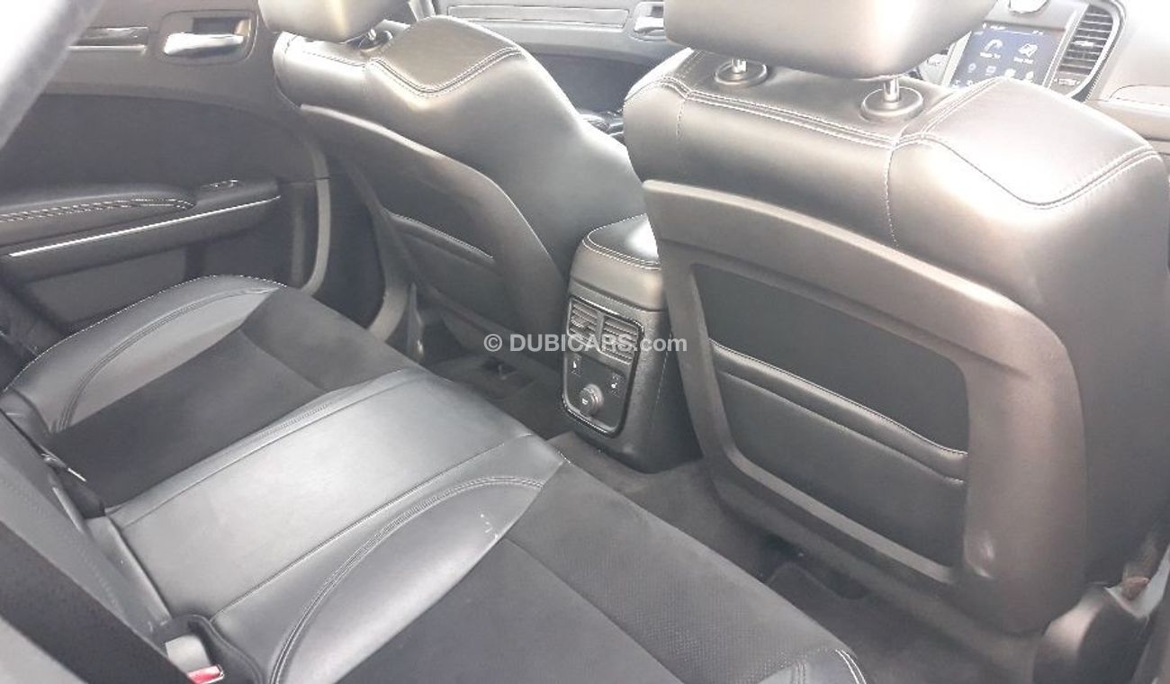 Chrysler 300C 2014 SRT8 Full options Gulf Specs Low mileage clean car