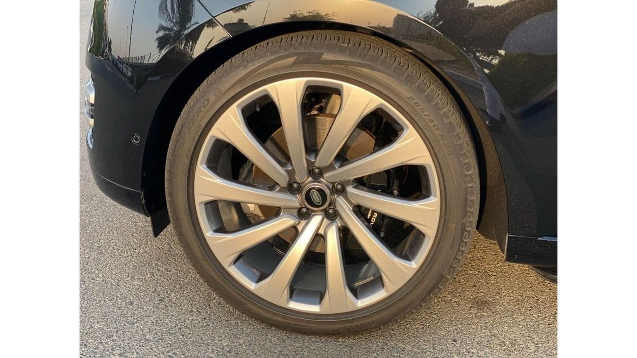 Land Rover Range Rover **2023** V6 P400 GCC SPEC UNDER WARRANTY AND SERVICE