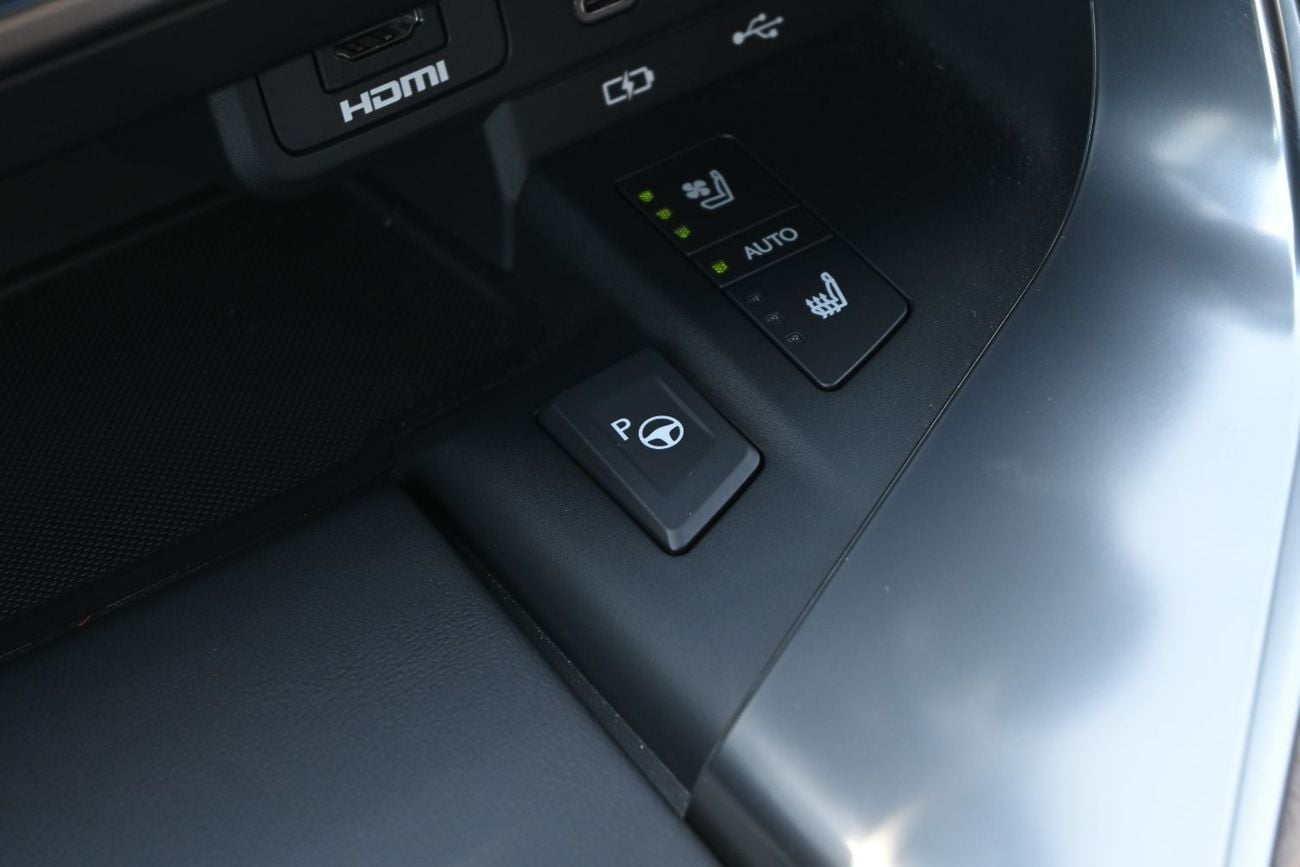 لكزس LX 700h Lexus LX700h Signature 3.5L Twin-Turbo + Hybrid V6, Model 2025, Color Green inside Tan