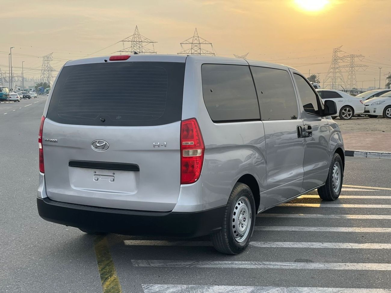 Hyundai H-1 2019 HYUNDAI H 1 - 2.4L V4 - 12 SEATER - Automatic - PETROL / EXPORT ONLY