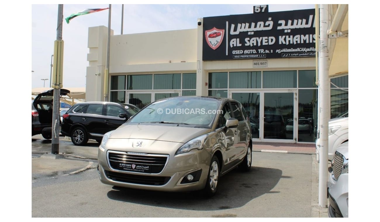 Peugeot 5008 Premium ACCIDENTS FREE - GCC- ORIGINAL PAINT - ENGINE 1600 CC - FULL OPTION - PERFECT CONDITION INSI