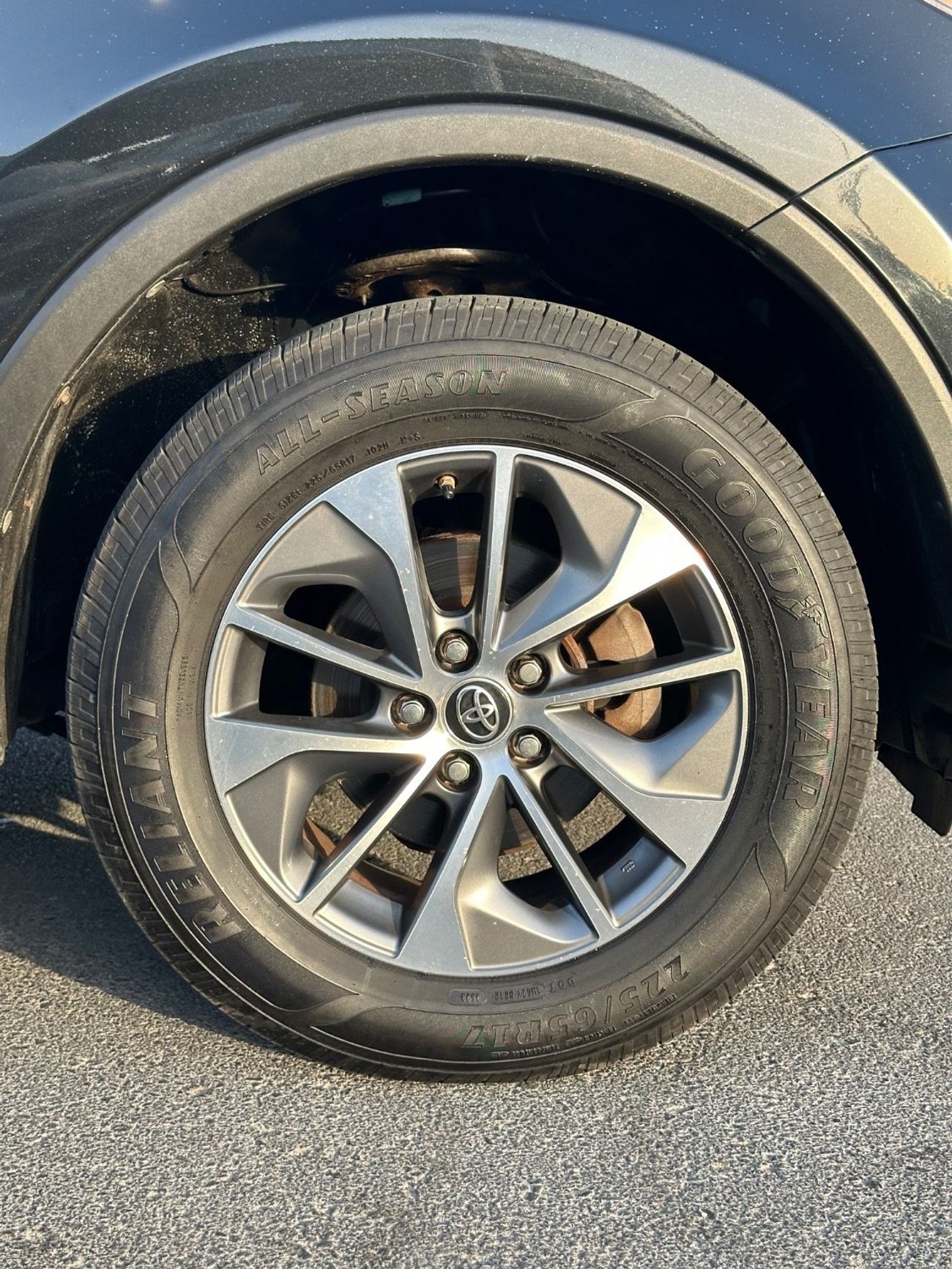 Toyota RAV4 Hybrid XLE Sunroof, push start full option