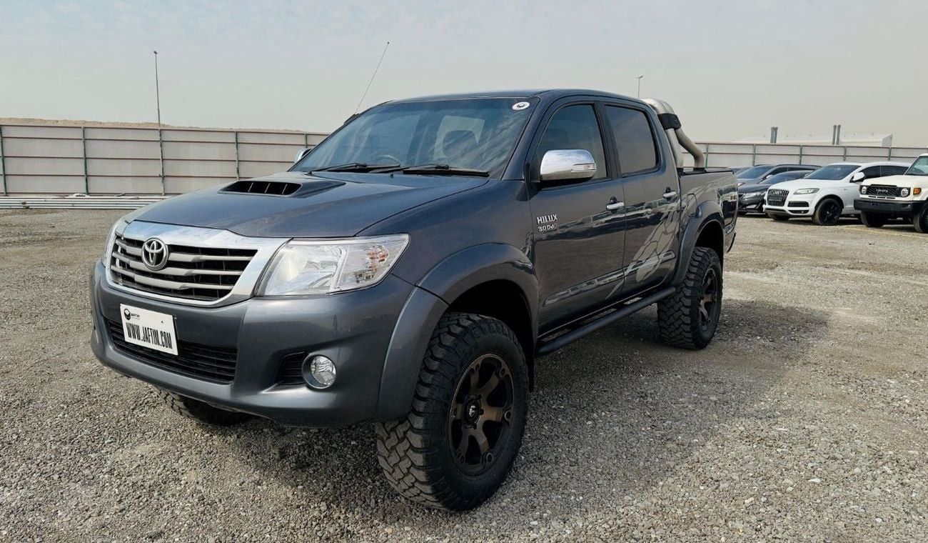 تويوتا هيلوكس 3.0L Diesel MT | OFF Road Tyres | ALLOY RIMS | ROLL BAR | GOOD CONDITION