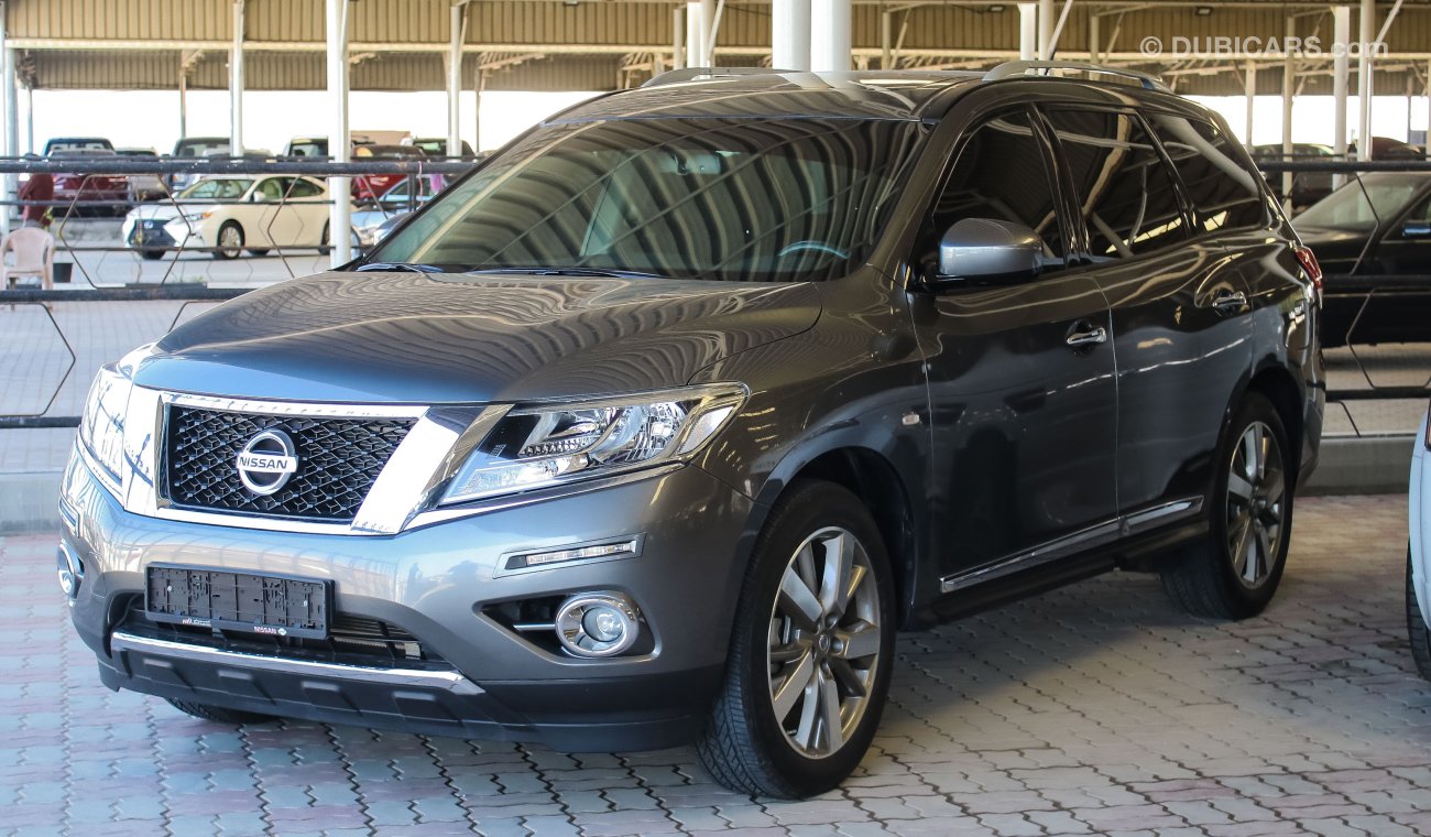 Nissan Pathfinder SV 4WD