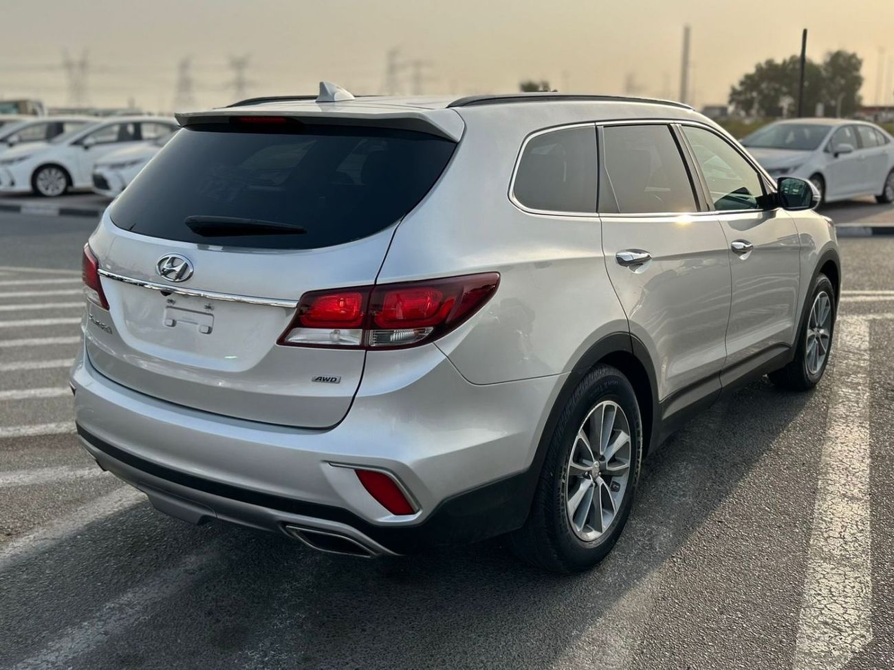 هيونداي سانتا في 2017 Hyundai Santa Fe 4x4 AWD - 3.3L V6 GDi - 7 Leather Seats - Push Start - Big Screen -