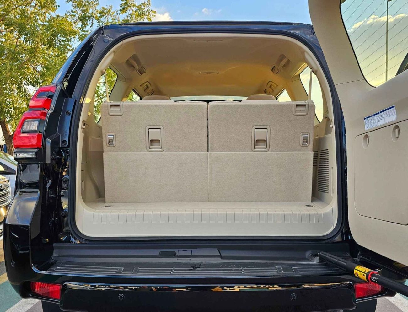 تويوتا برادو GXR / 4.0L PETROL V6 / SUNROOF / COOL BOX / DVD+CAMERA / FR & RR PARKING SENSOR (CODE # PSR40GXRU)