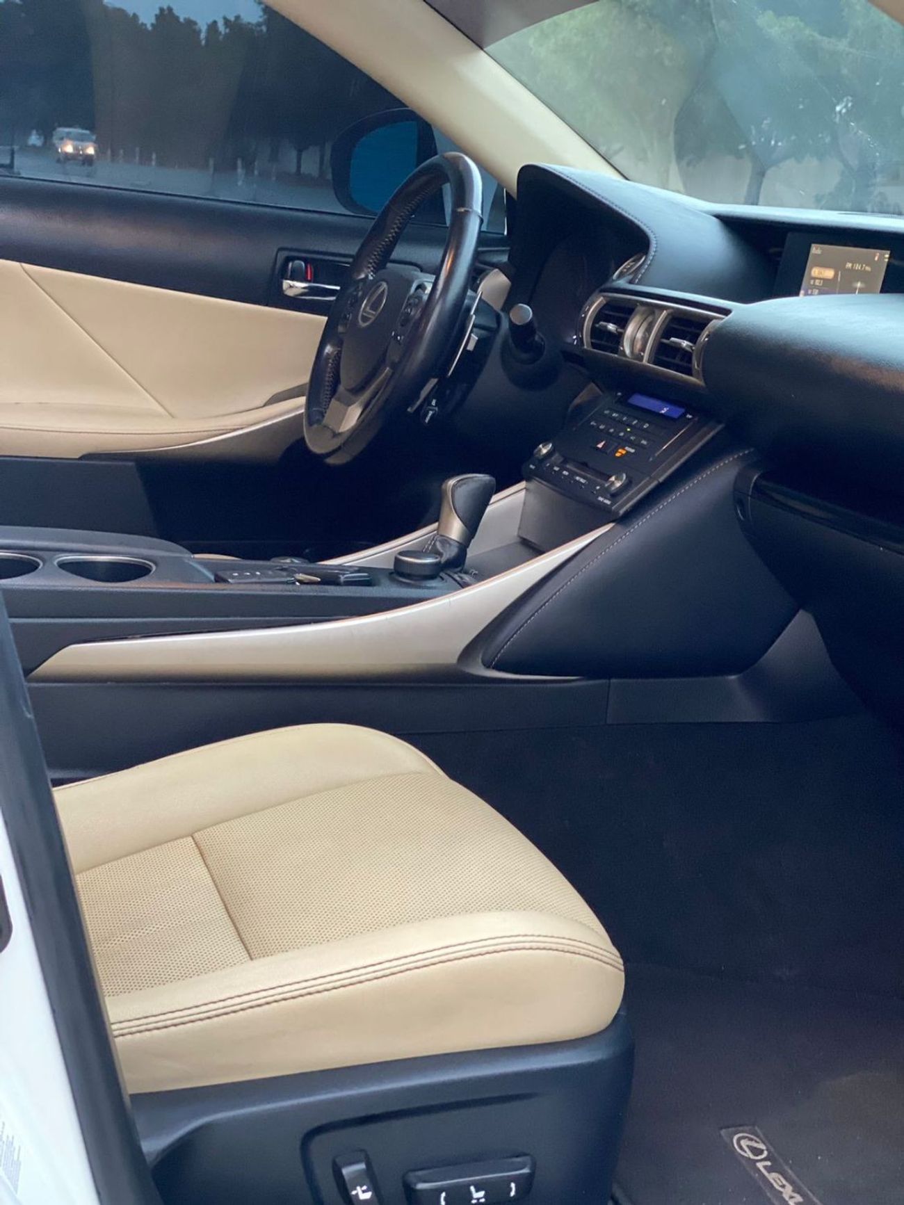 Lexus IS250 F Sport LEXUS IS F 250  PRICE: 41,000 DIRHAMS  MILEAGE : 139,000 km  American specifications  6 cyli