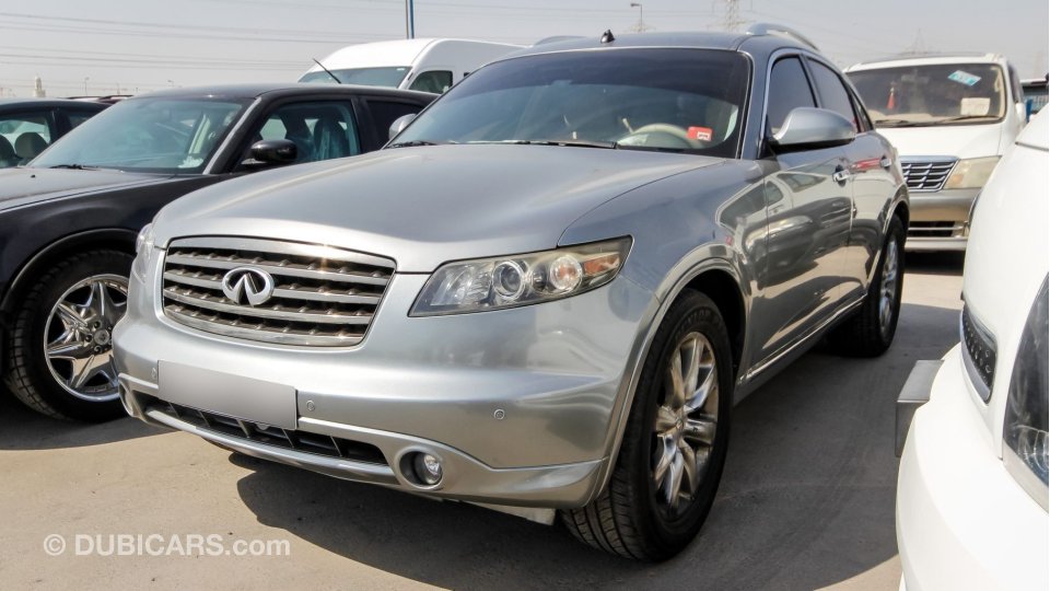 Infiniti FX35 Car For export only for sale: AED 30,000. Grey/Silver, 2007