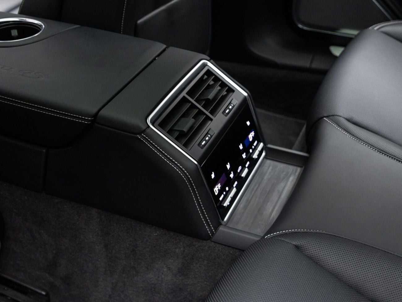 Porsche Panamera 4S E- HYBRID BUY NOW, PAY 2027 | THE BLACKLINE STANDARD | 1 Year Blackline Warranty, GCC, Low KMs, High Spec