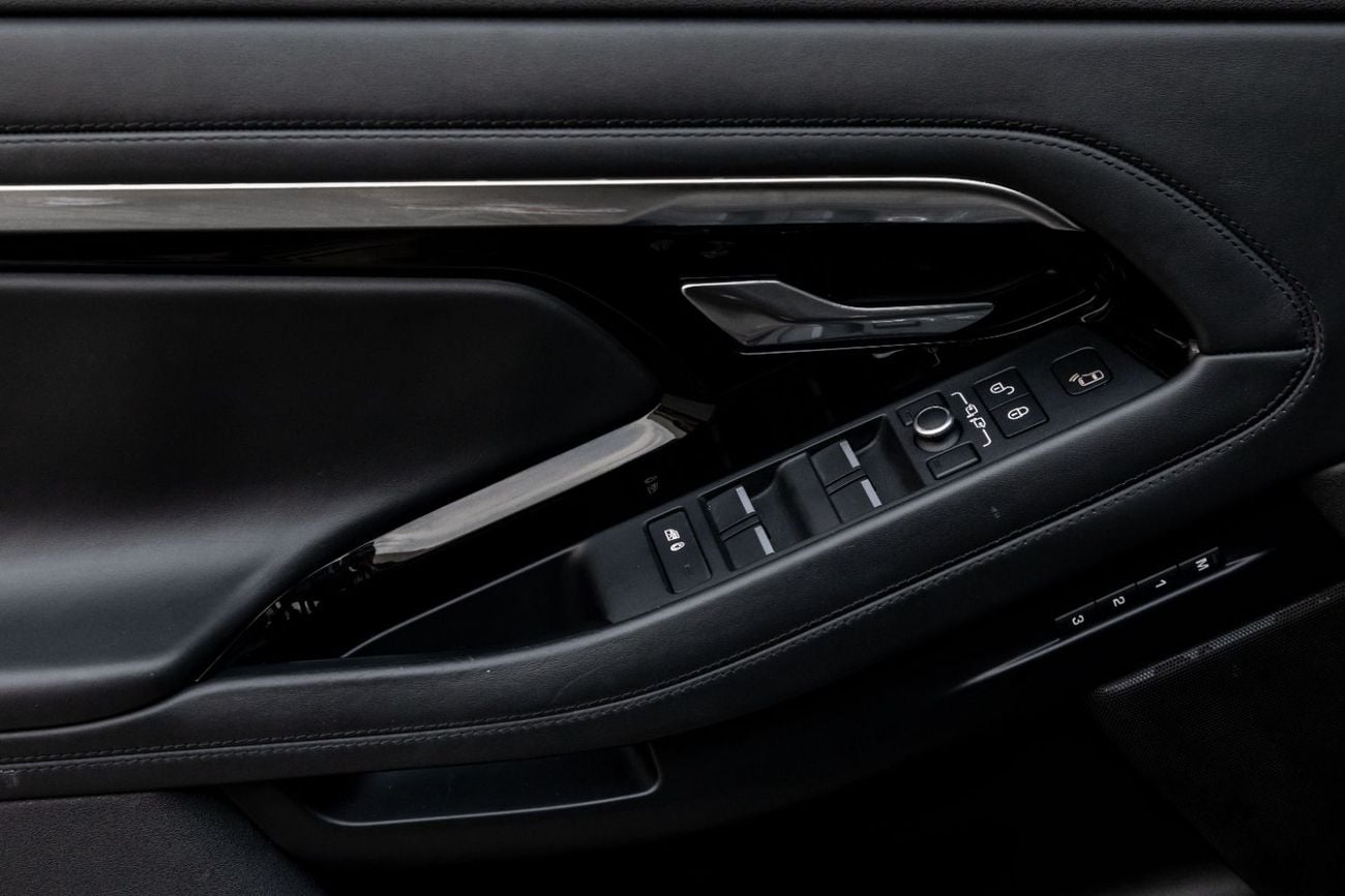 لاند روفر رانج روفر إيفوك Range Rover Evoque R-Dynamic HSE P300 | 2,331 P.M | 0% Downpayment | IMMACULATE!