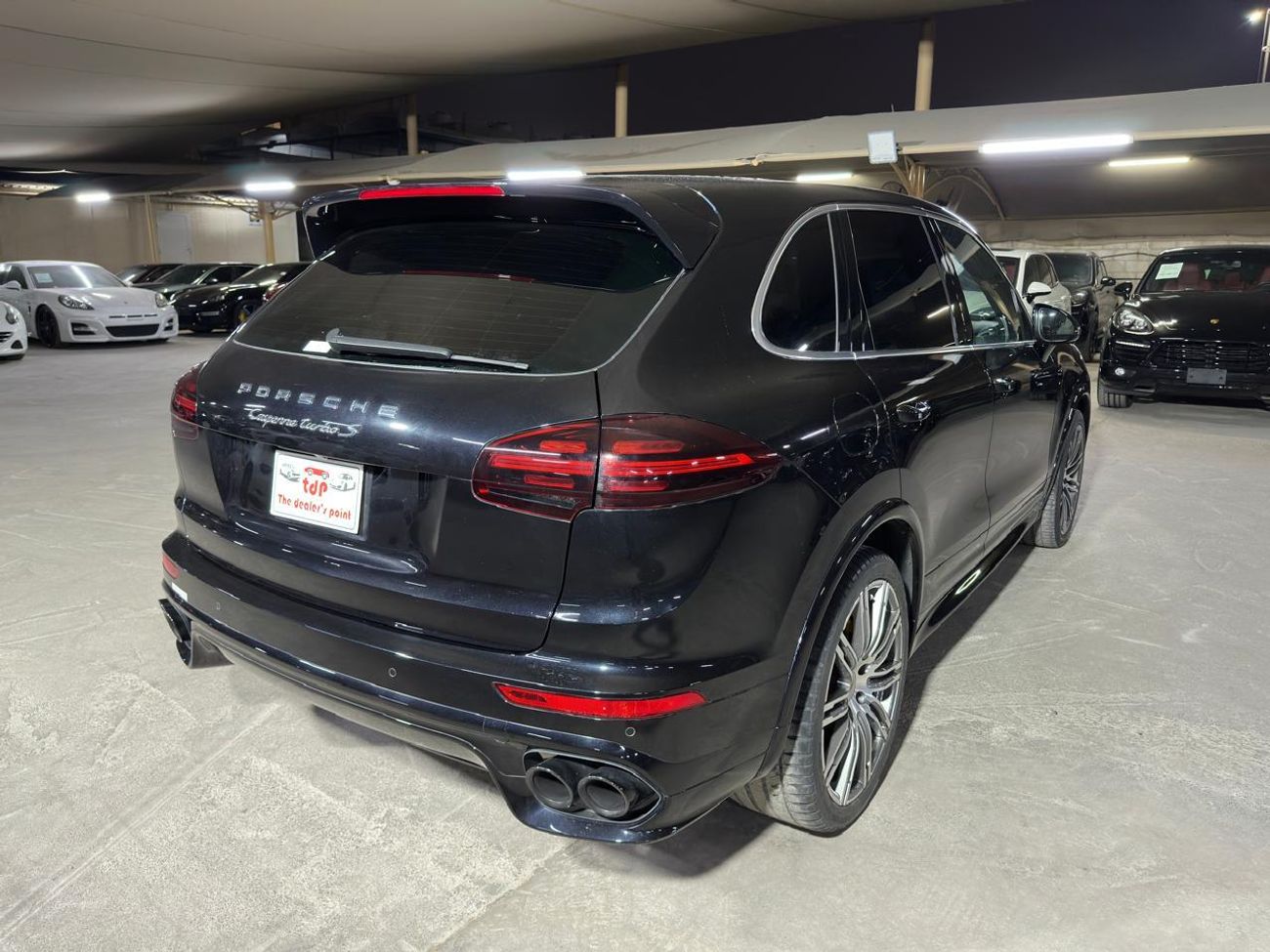 Porsche Cayenne Turbo S 4.8L (570 HP) 2016 | CARBON CERAMIC BRAKES (PCCB) | CARBON INTERIOR PACKAGE | SUNROOF