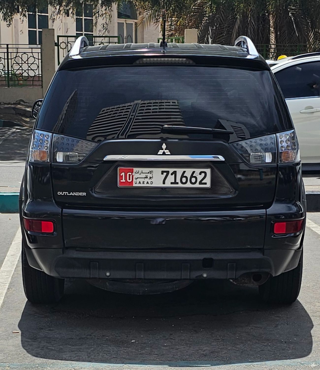 ميتسوبيشي آوتلاندر