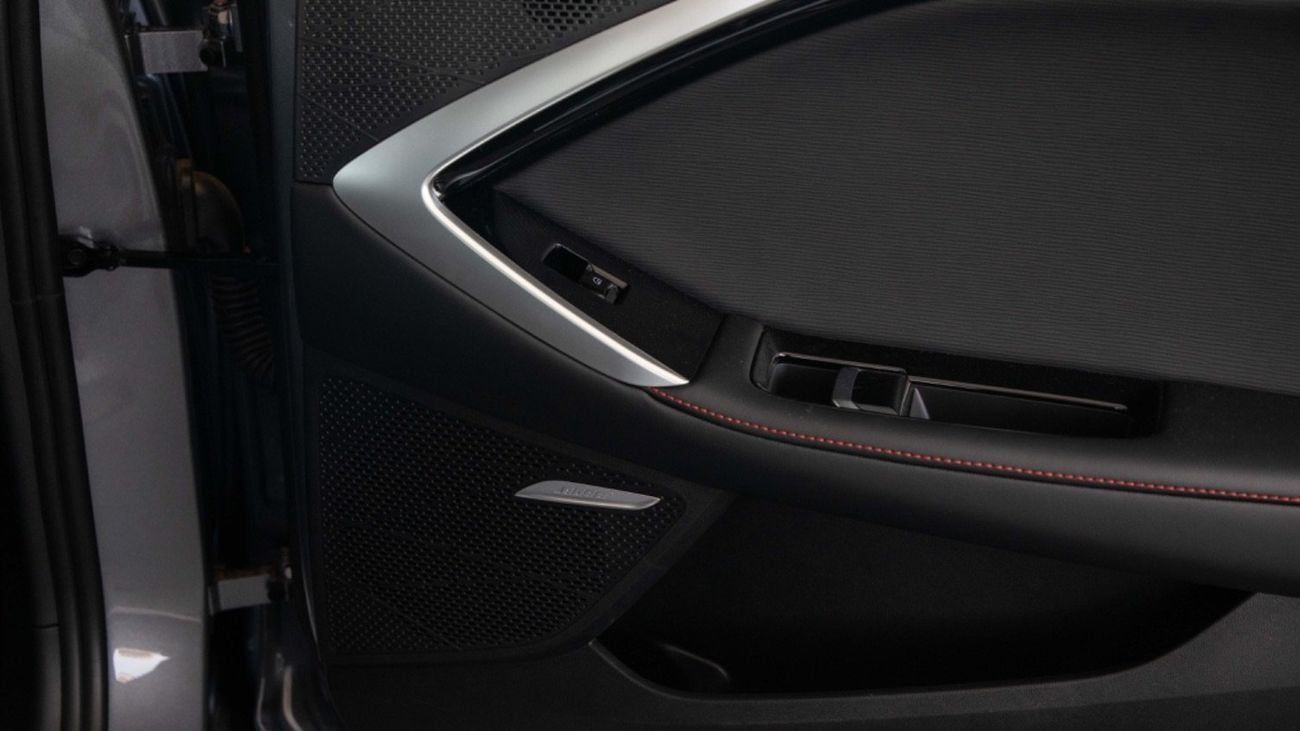 MG 7 MG7 DCT ELEGANCE EDITION 1.5T   WHITE / GRAY 2025