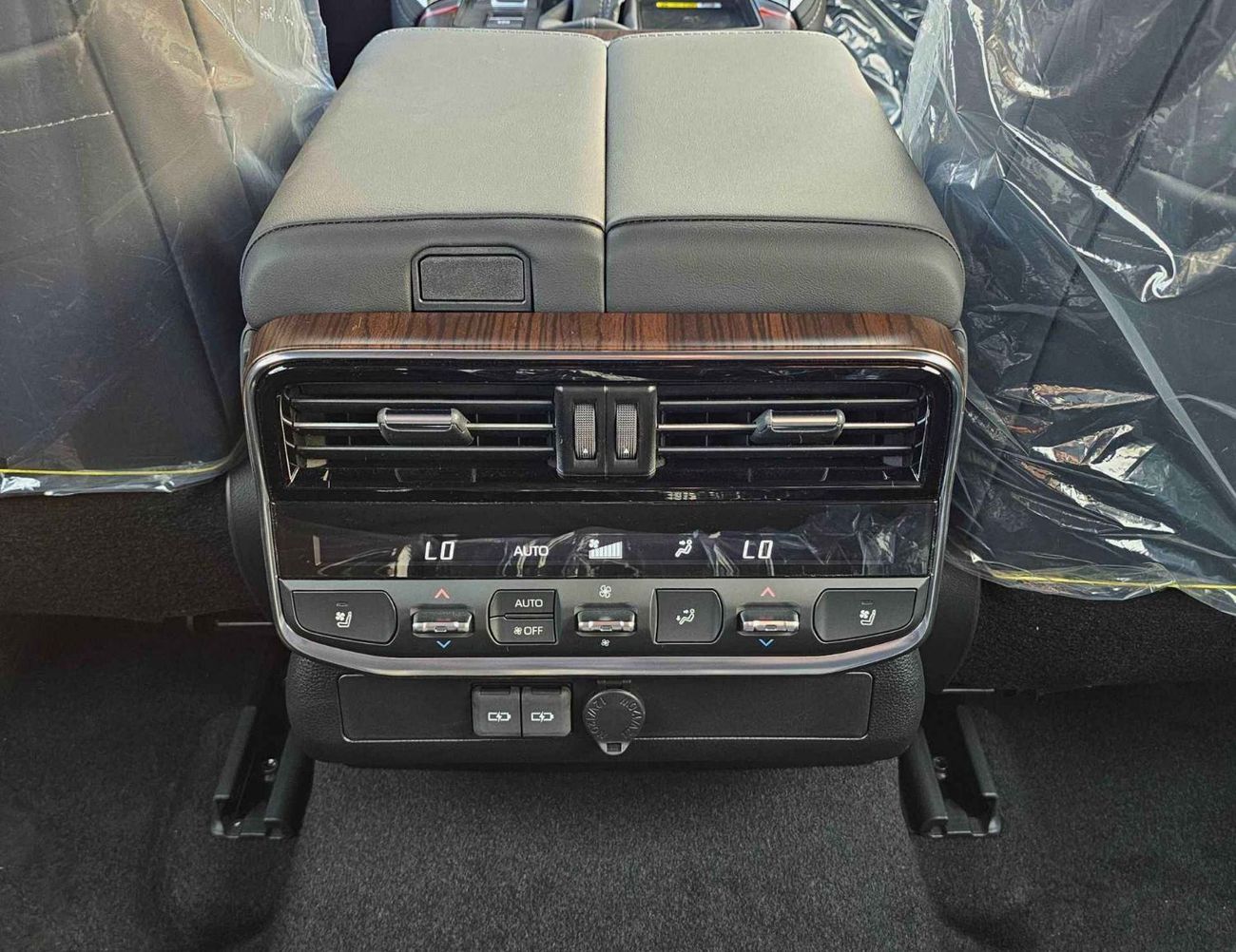 تويوتا لاند كروزر VX LC300/4.0L PETROL/RADAR/MEMORY SEATS/BIG DVD/JBL SPEAKERS/SUNROOF/FULL OPTION (CODE#LC4VXH)