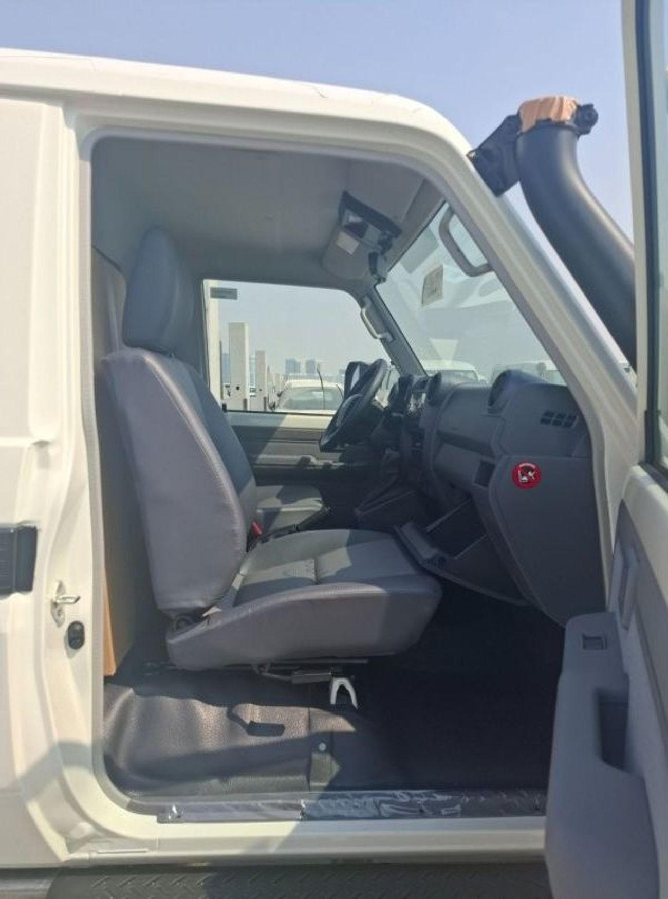 تويوتا لاند كروزر 70 LC79 2.8L GD Single cab 6-AT 4X4