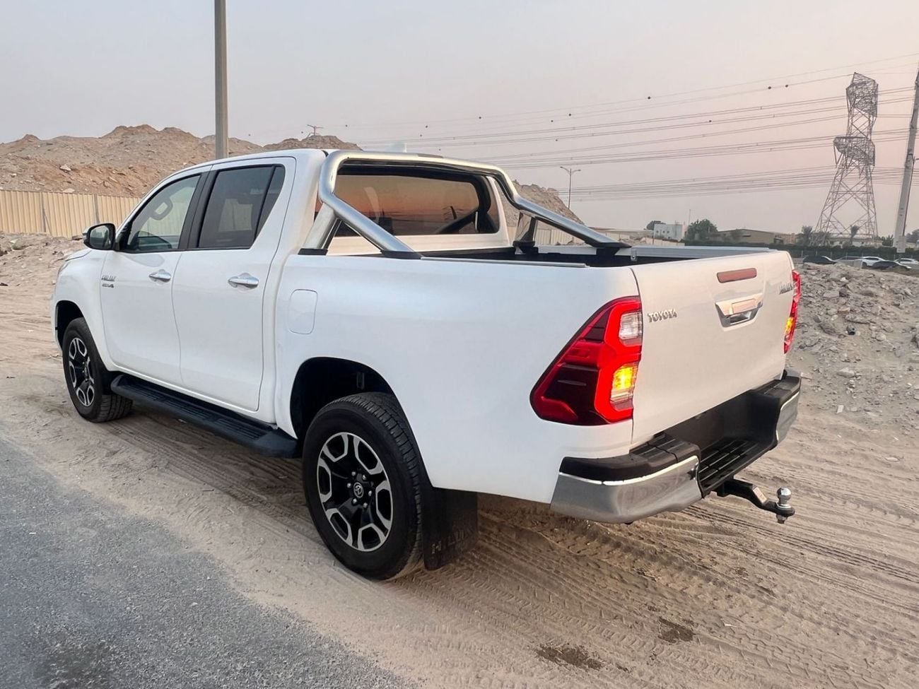 تويوتا هيلوكس SGLX DIESEL 2.8 LITER ,RHD ,PUSH START ,AUTO TRANSMISSION