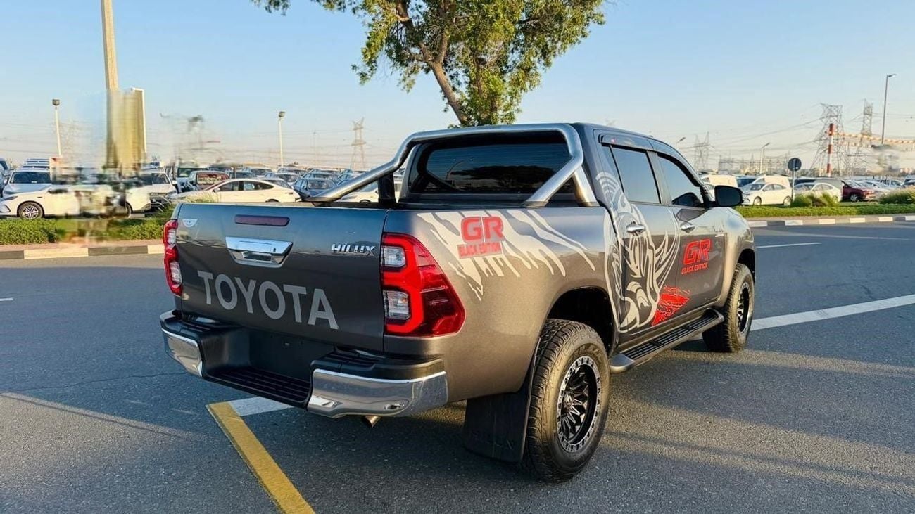 تويوتا هيلوكس 2019 | 2.8L DIESEL ENGINE | AT | RHD | PREMIUM BLACK LEATHER SEATS | ROOF MOUNTED LED LIGHTS | ROLL