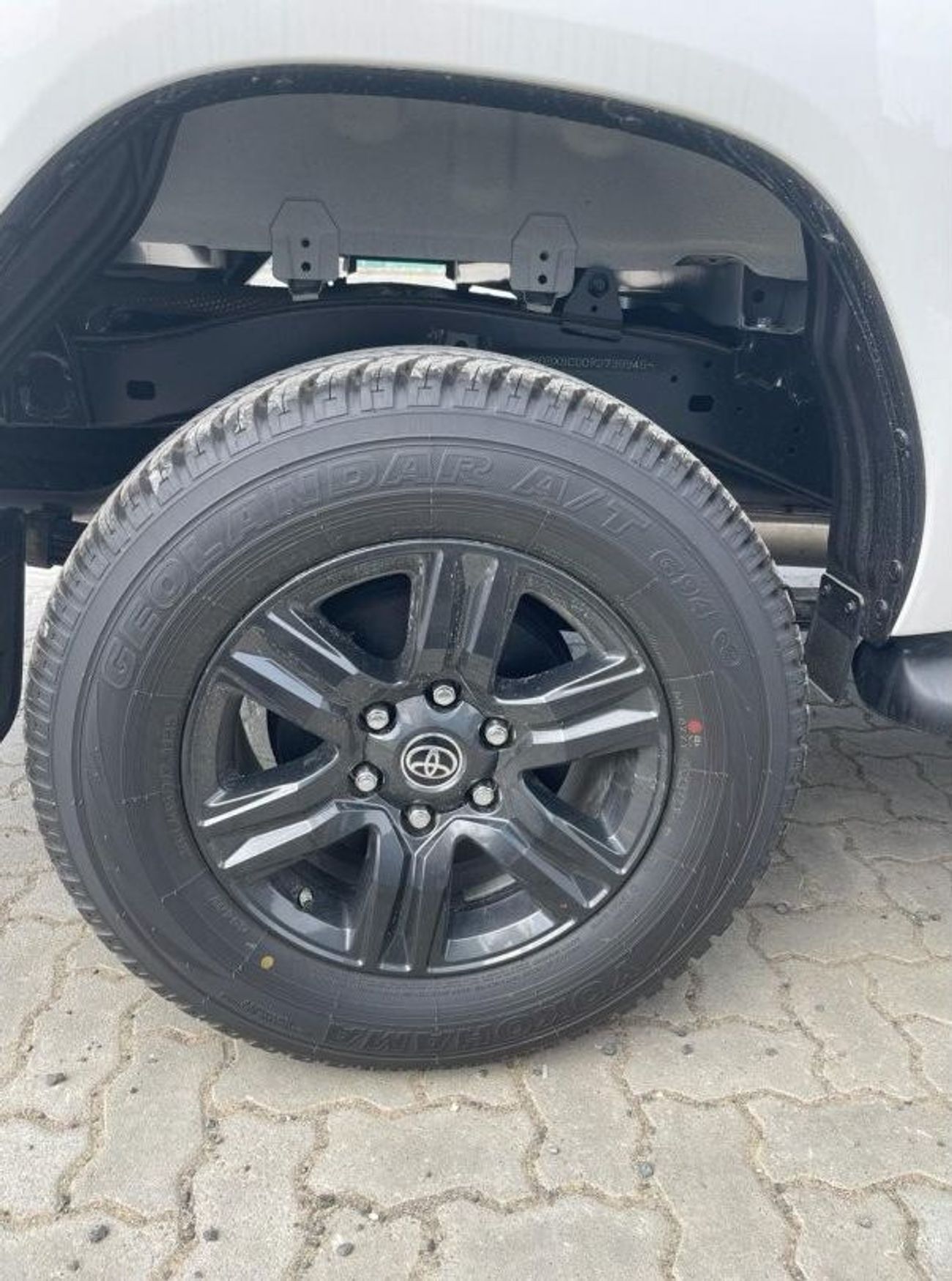 Toyota Hilux Toyota Hilux SR5 2.7L Petrol, Automatic Model 2024 Color White