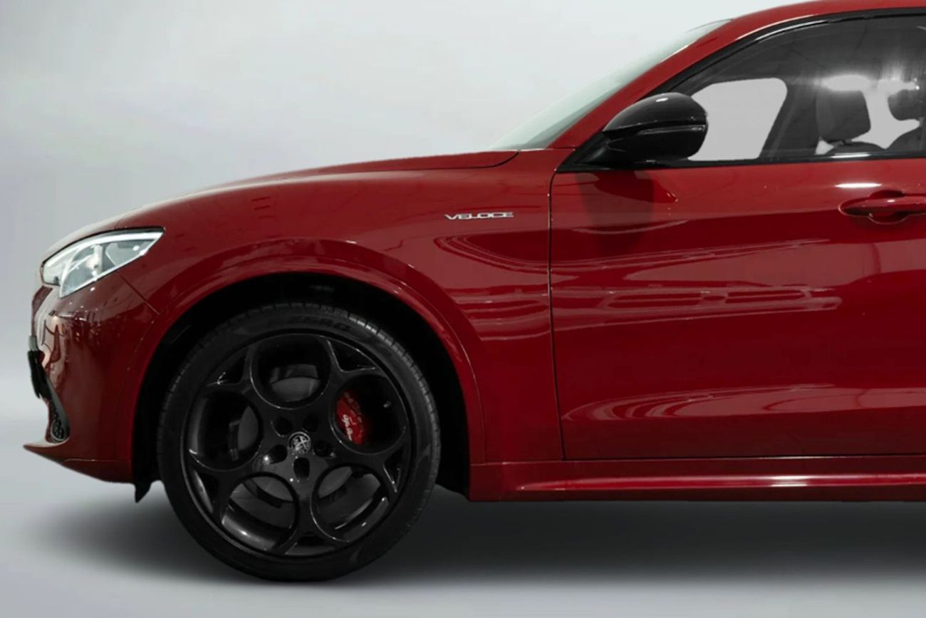 Alfa Romeo Stelvio Q4 / 5 Year Alfa Romeo Warranty/Service 120k kms