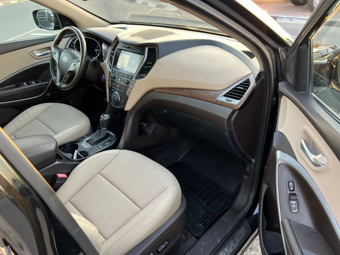 Hyundai Santa Fe SPORT (NON GCC) 2018 Hyundai Santafe Fe Full Options 2.0T V4 AWD 4x4 - Panoramic View - 360* 5 CAM -