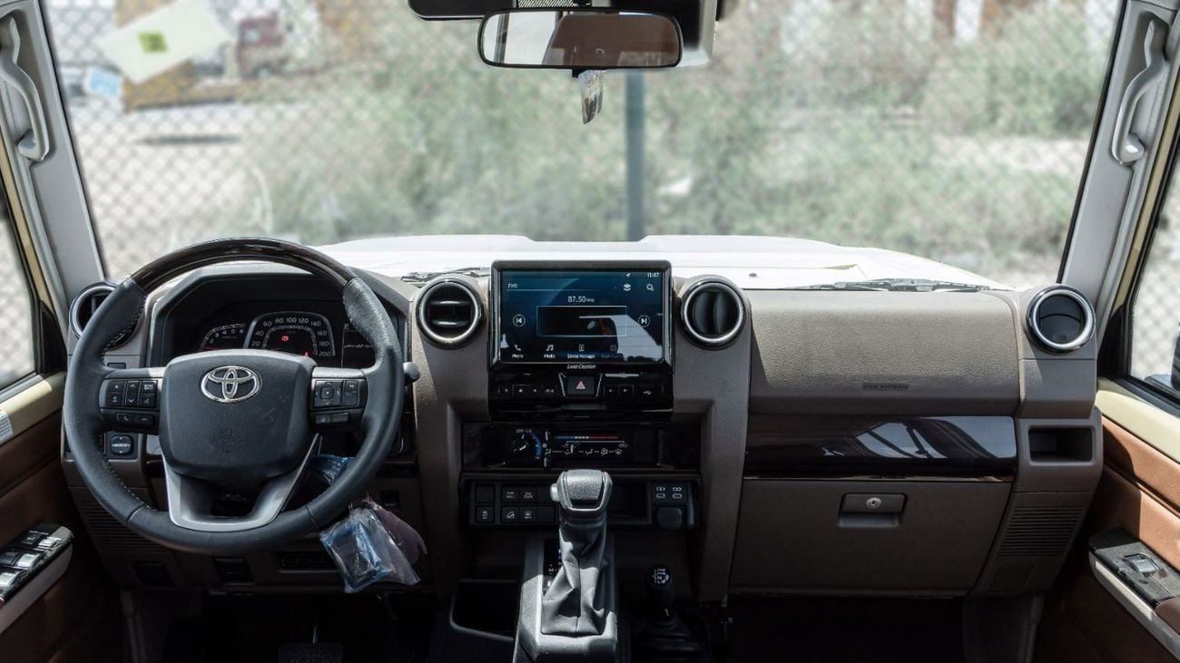 تويوتا لاند كروزر 70 2026 Toyota Land Cruiser LC76 2.8L AT Diesel Full Option (Beige)