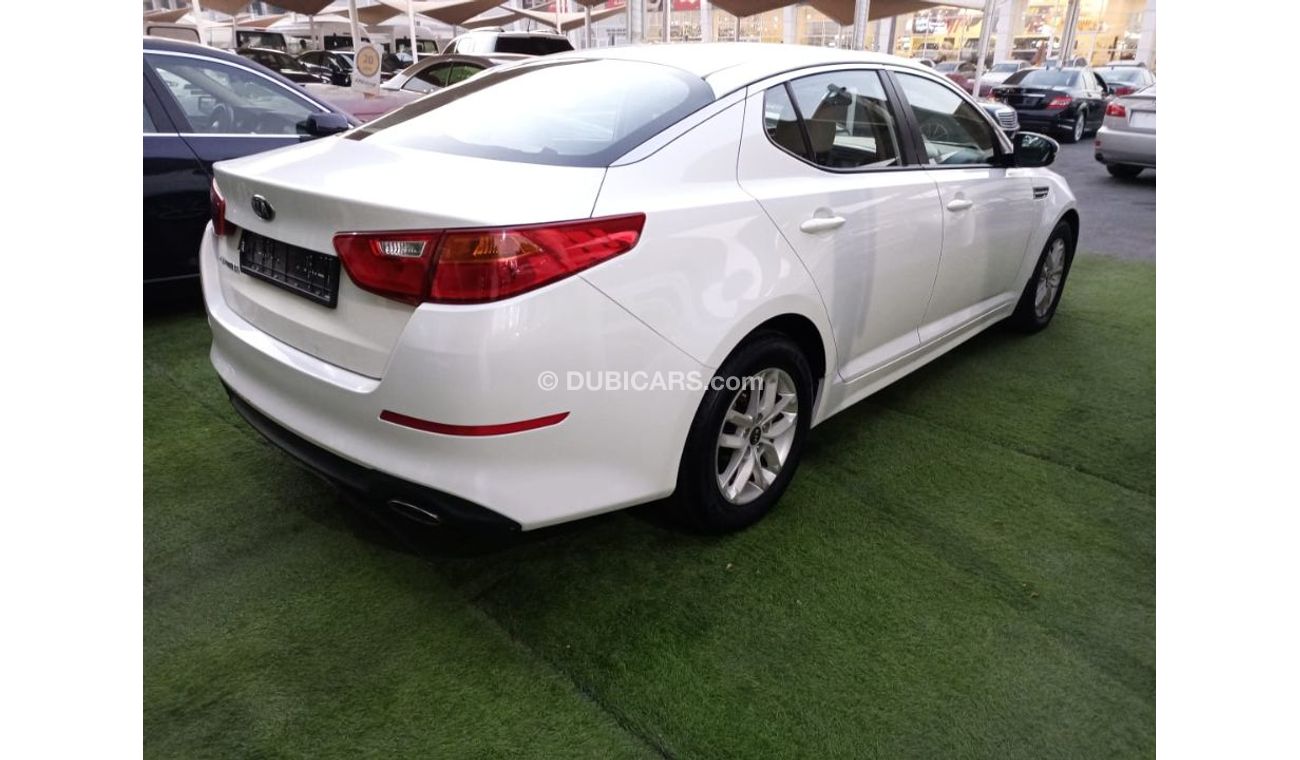 كيا أوبتيما خليجي 2014 لون ابيض داخل بيج رقم 2 رنجات  أنوار ضباب راديو FM مثبت سرعه حساسات لاتحتاج الي مصاريف