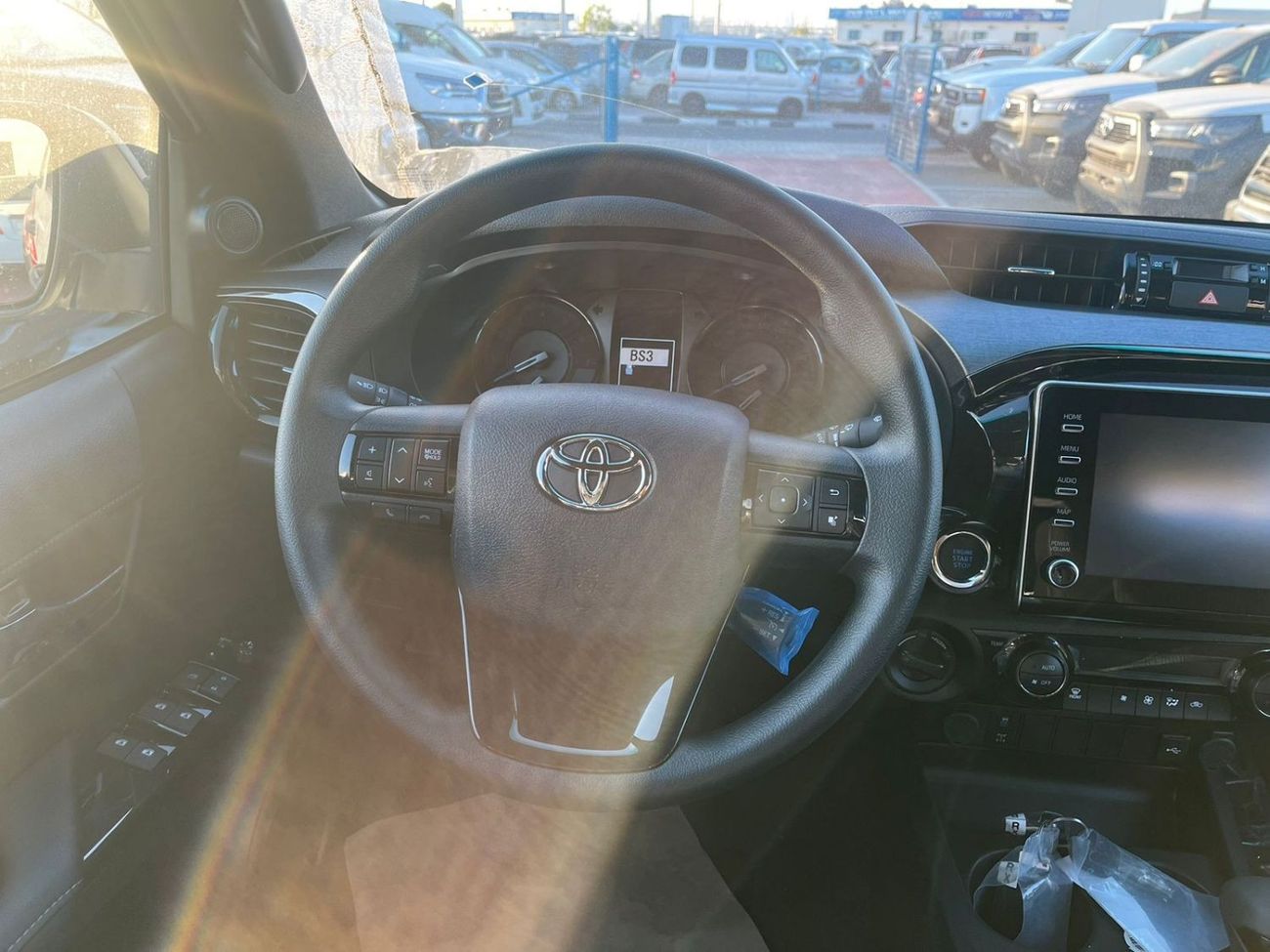 Toyota Hilux TOYOTA HILUX 4.0 ADVENTURE WHITE 2025 OMAN SPEC