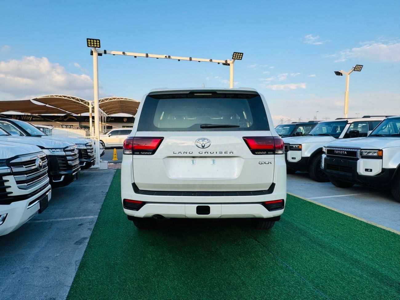 تويوتا لاند كروزر TOYOTA LANDCRUISER (300 SERIES) GXR 4.0L PETROL