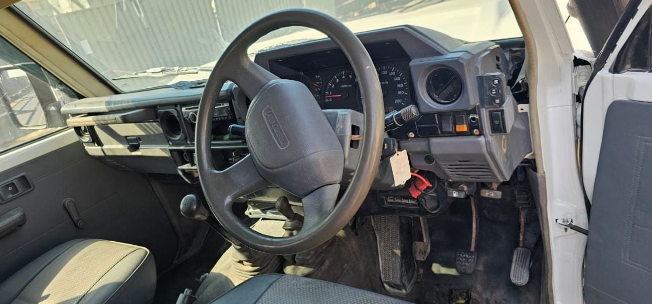 تويوتا لاند كروزر 70 LX-Hardtop-RHD-4.5L-Diesel-1VD-V8 Cylinder-Manual-7 Seats-5 Doors