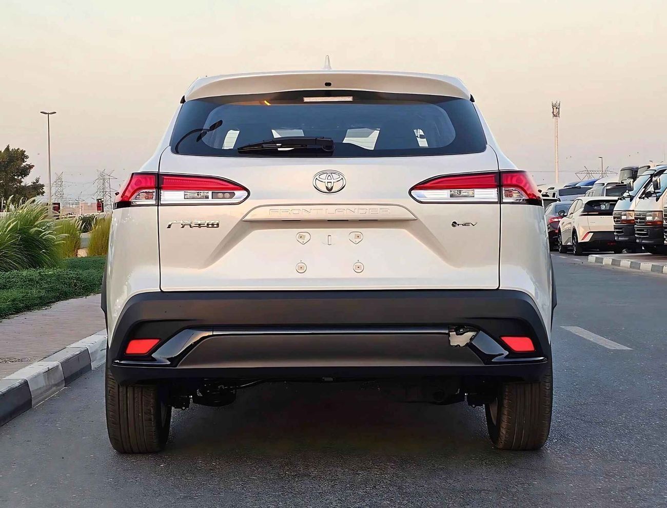 Toyota Frontlander LEAD VERSION / 2.0L V4 HYBRID / DVD / SUNROOF (CODE # 68080)