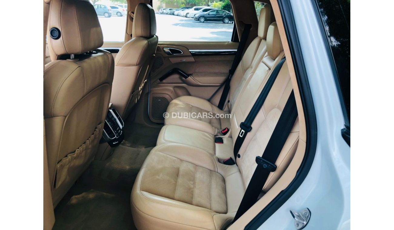 Porsche Cayenne MODEL 2013 GCC CAR PERFECT CONDITION INSIDE AND OUTSIDE