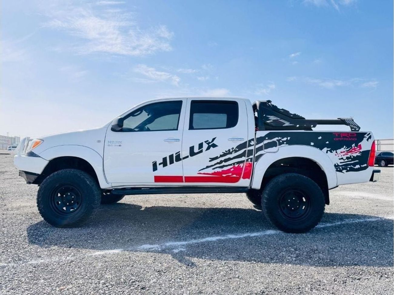 Toyota Hilux PREMIUM BULL BAR | RHD | 2010 | 3.0L DIESEL ENGINE | MANUAL TRANSMISSION | LATEST SPORTS BAR