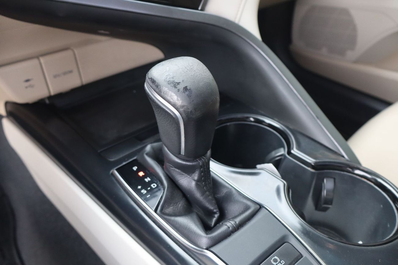 تويوتا كامري SE 2.5L (181 HP)