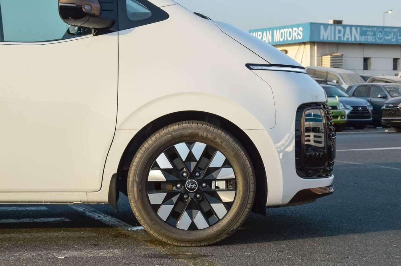 Hyundai Staria HYUNDAI STARIA 2.2L DIESEL LUXURY 2025