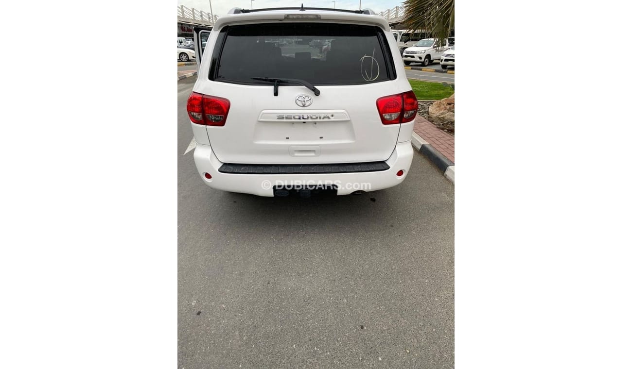 تويوتا سيكويا TOYOTA SEQUOIA V8 2018 10692KM 105000AED